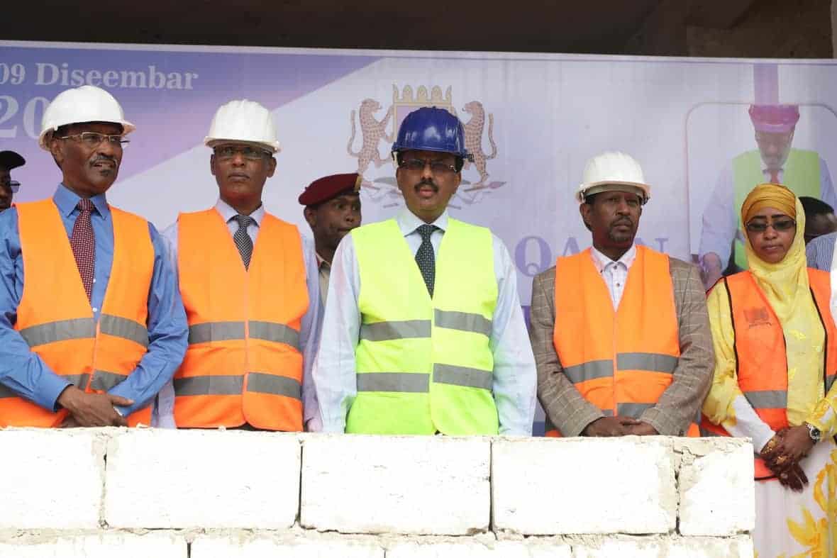 SAWIRO: Madaxweyne Farmaajo oo dhagax dhigay dib-u-dhiska Matxafka Qaranka