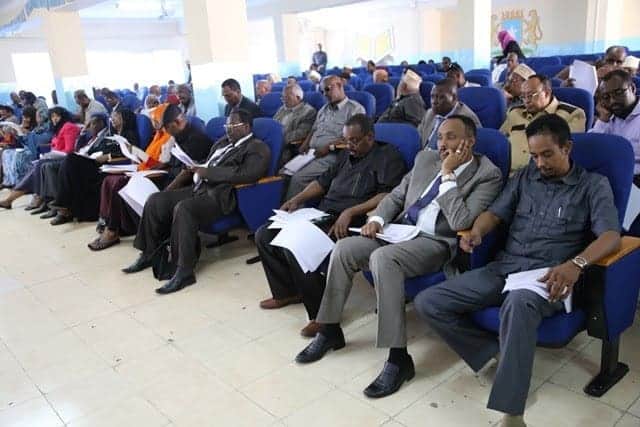 Xildhibaano sheegay in fursad hor leh ay siiyeen Madaxweyne Farmaajo