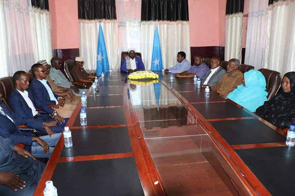 Yetuk pikaplarni tomosha qiling Ayollar va qizlarning jinsiy aloqa videolari