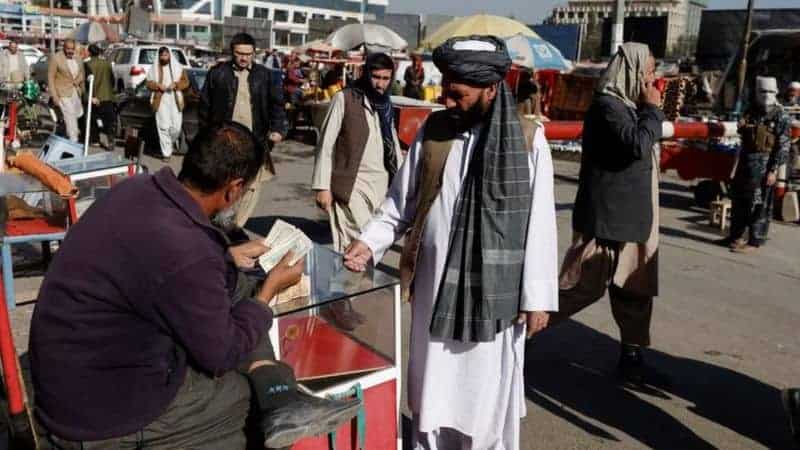 Taliban oo Afghanistan ka mamnuucday lacagaha qalaad