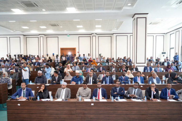 Baarlamaanka-Soomaaliya-oo-la-filayo-inuu-cod-u-qaado-qodobbo-ka-mid-ah-dastuurka