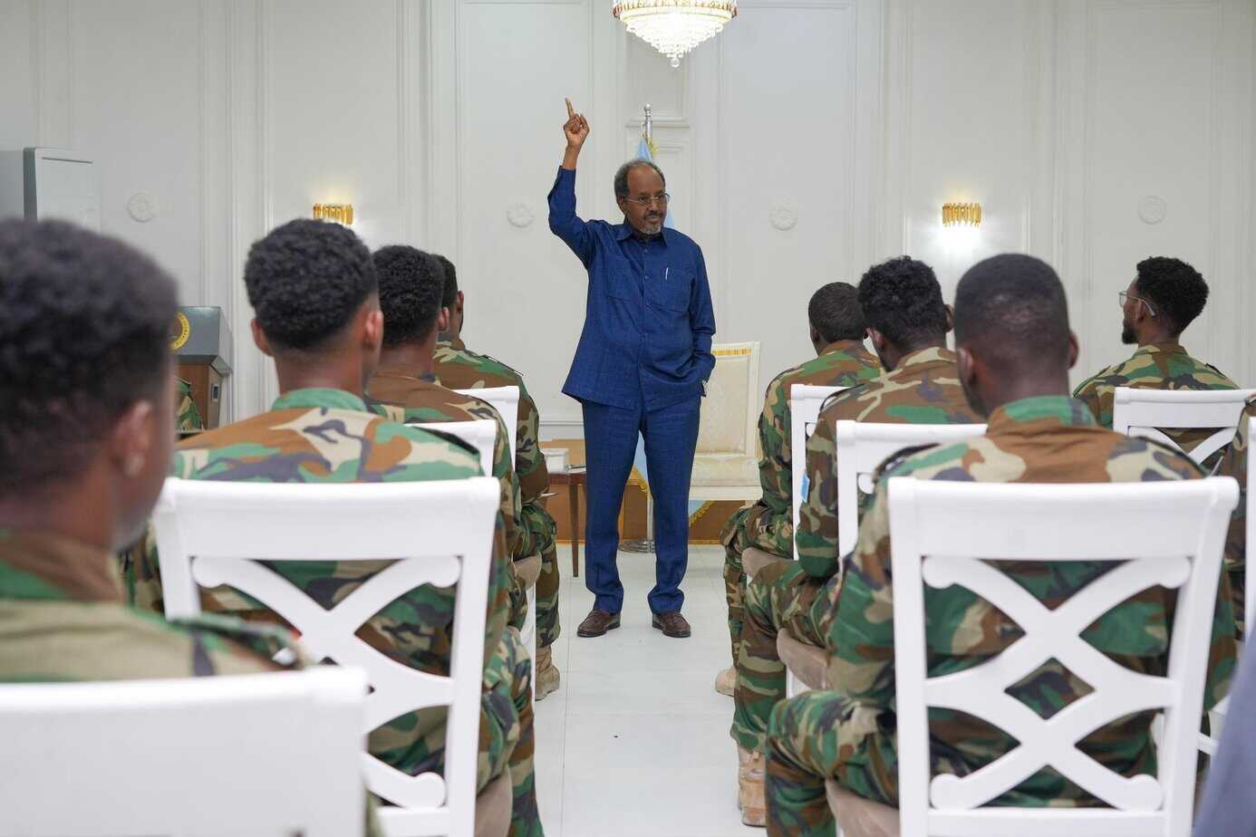 MW Xasan Sheekh oo la kulmay saraakiisha ciidamada Cirka Soomaaliyeed.