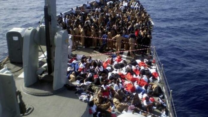 _92109591_boatmigrants