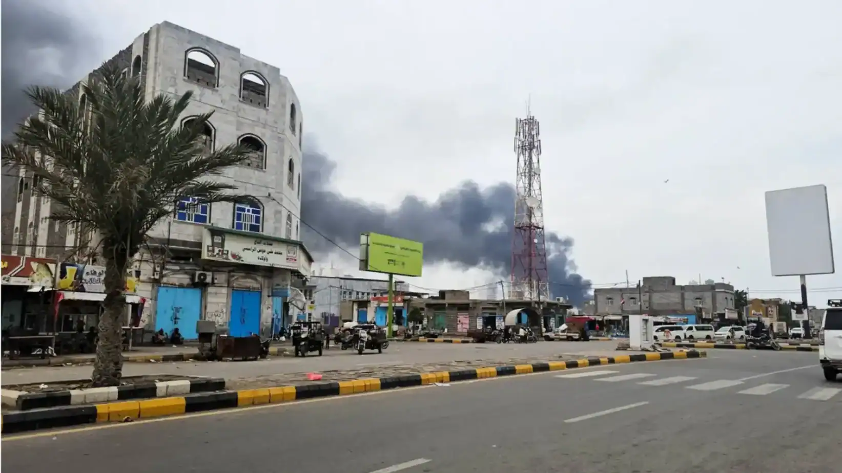 Xuutiyiinta ayaa gantaallo ku weeraray magaalada Mukha ee Yeman Xuutiyiinta ayaa gantaallo ku weeraray magaalada Mukha ee Yeman
