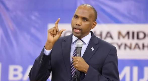 Khayre oo Xasan Sheekh ku eedeeyay abaabul ciidan oo lagu beegsanayo madaxdii hore Khayre oo Xasan Sheekh ku eedeeyay abaabul ciidan oo lagu beegsanayo madaxdii hore